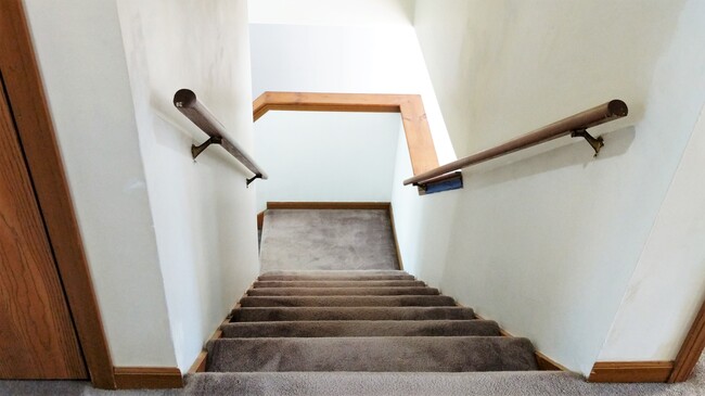 Building Photo - 296 Wintergreen Dr