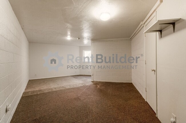 Building Photo - 1605 Coal Ave SE