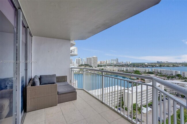 Building Photo - 18021 Biscayne Blvd