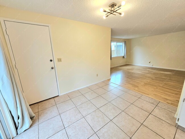 Building Photo - 7323 SE Rural St