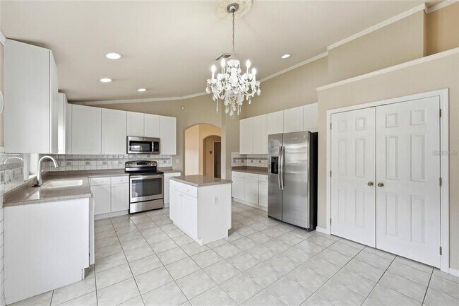 Building Photo - 2819 Maguire Dr