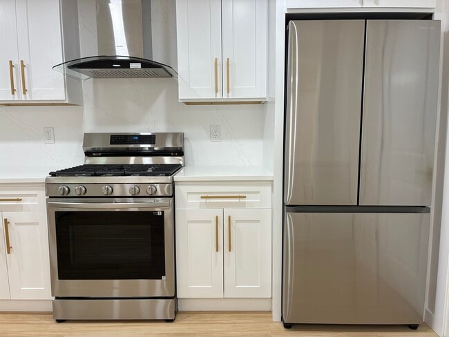 Building Photo - 716 11TH St