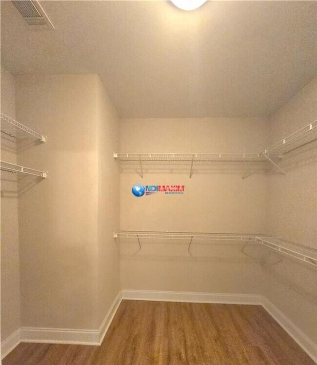 Building Photo - Beautiful 4-bedroom with large bonus room in Gainesville