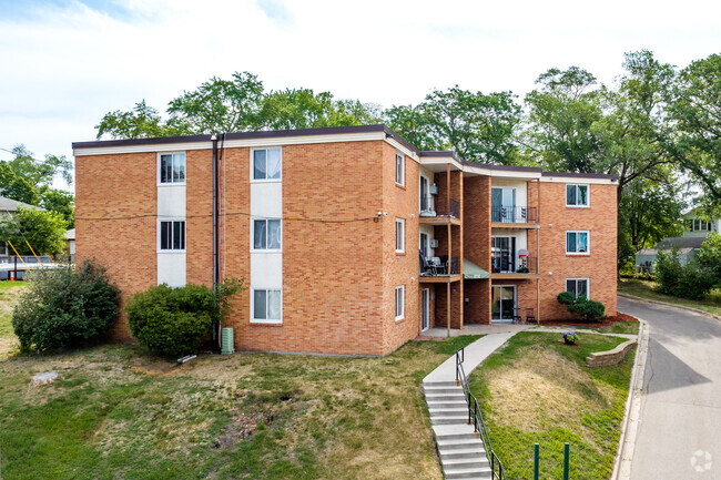 Building Photo - 3737 Hubbard Ave. N- Windsor Court