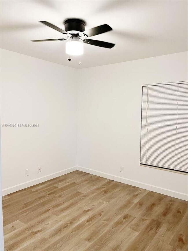 Building Photo - 4543 Carambola Cir S