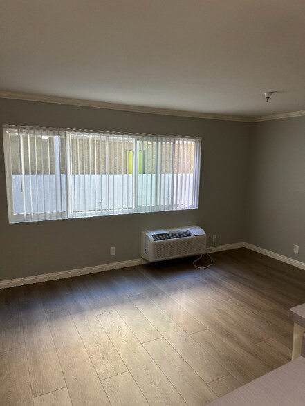 Building Photo - 5811 Tujunga Ave