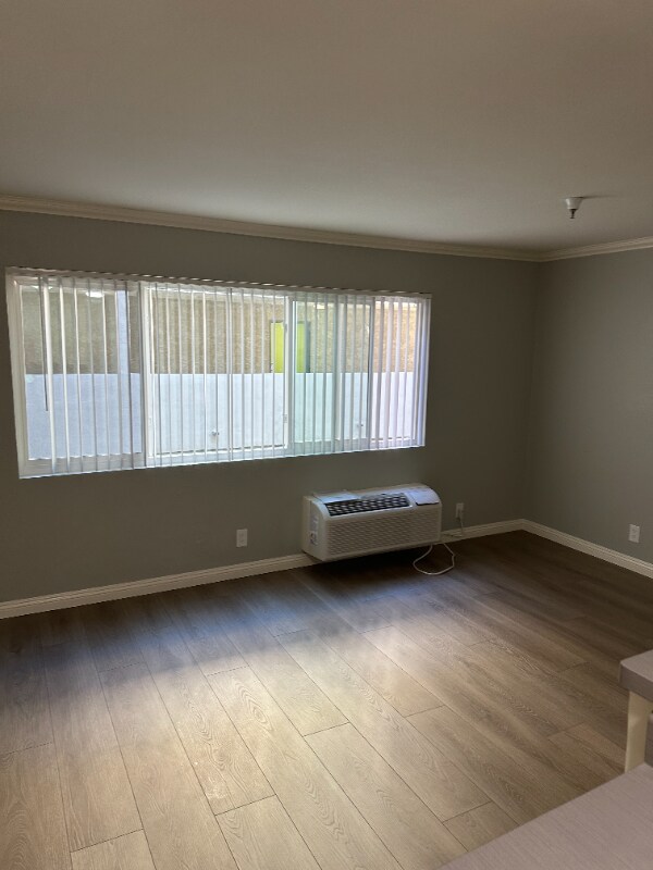 Building Photo - 5811 Tujunga Ave