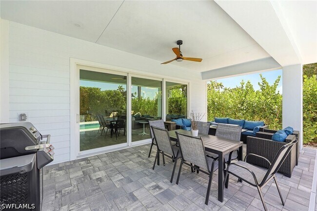 Building Photo - 1232 Royal Palm Dr