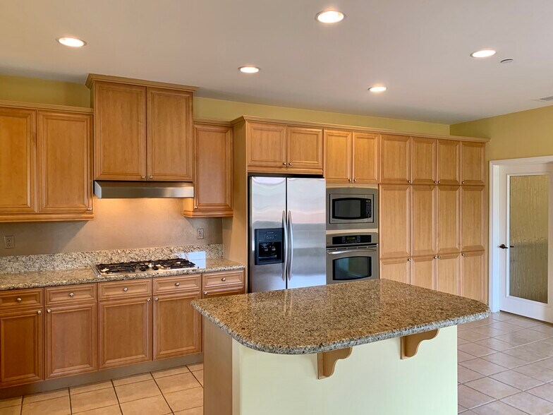 Gourmet Kitchen - 4153 Via Mattina