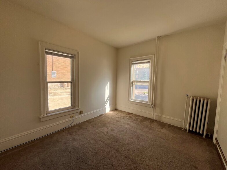 Building Photo - 406 W Mifflin St