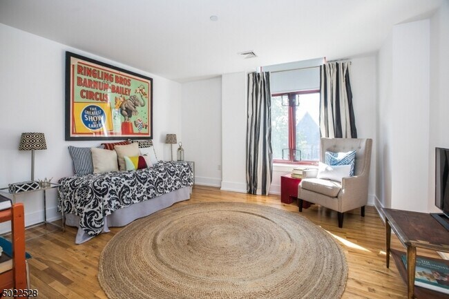 Building Photo - 85 Park Ave