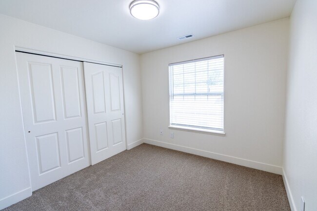 Building Photo - 1240 Bunting Ave