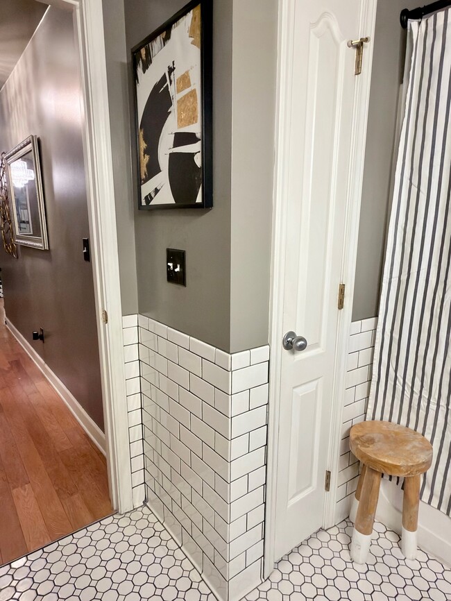 Building Photo - 1044 Hummingbird Ln