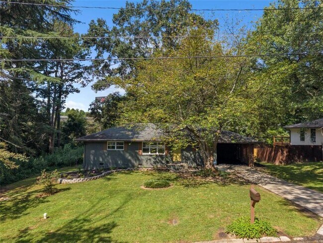 Building Photo - 610 Oriole Dr SE