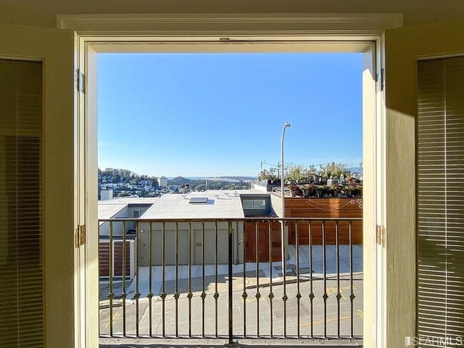Building Photo - 370 Upper Terrace