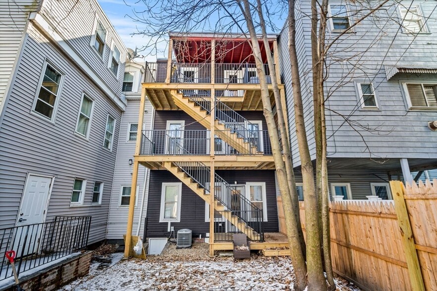 Building Photo - 309 Saratoga St