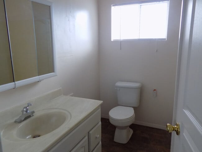 Building Photo - 1865 Hope St