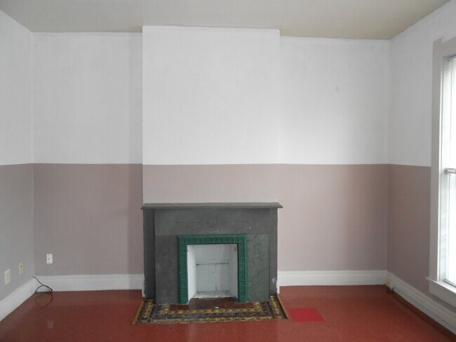 Building Photo - 1015 Main St