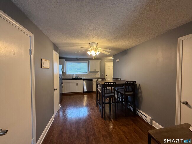 Building Photo - 1081 New Haven Rd