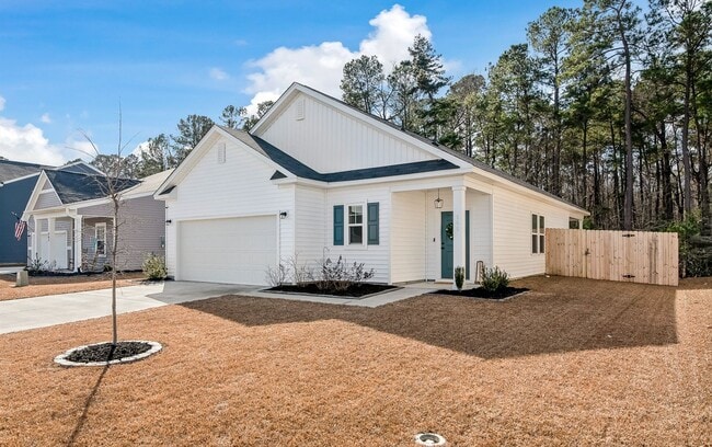 Building Photo - Modern Moncks Corner Home!