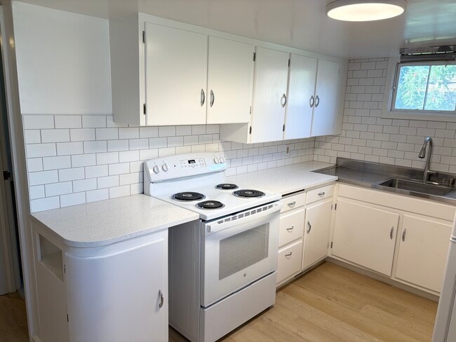 Building Photo - Alisha’s House Unit B