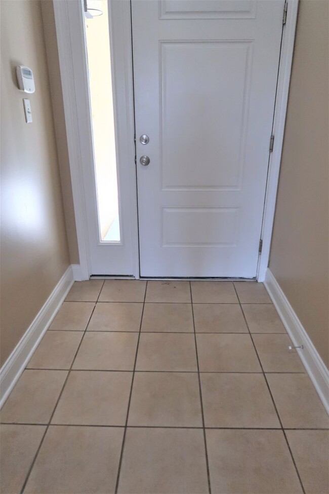 Building Photo - Available August 2025! 3BR/2BA includes pa...