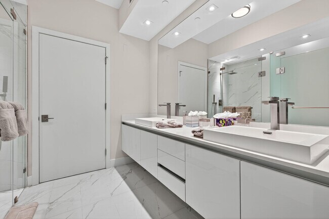 Building Photo - 3100 N Ocean Dr