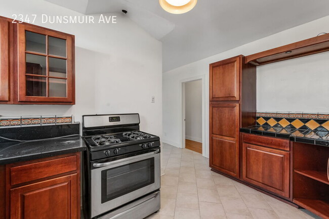 Building Photo - 2347 S Dunsmuir Ave