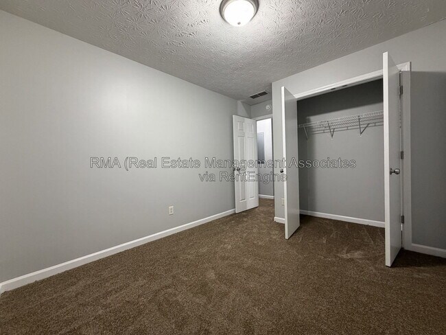 Building Photo - 1724 Carrington Dr