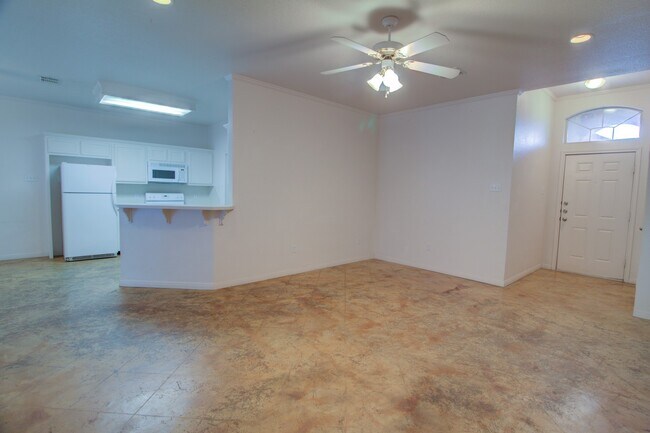 Building Photo - Surrey Ridge Duplex