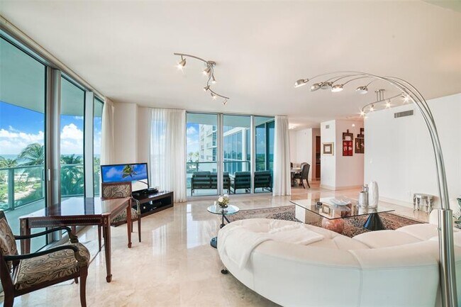 Building Photo - 3101 S Ocean Dr