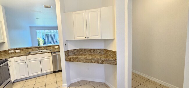 Building Photo - 1935 Gardenia Ct