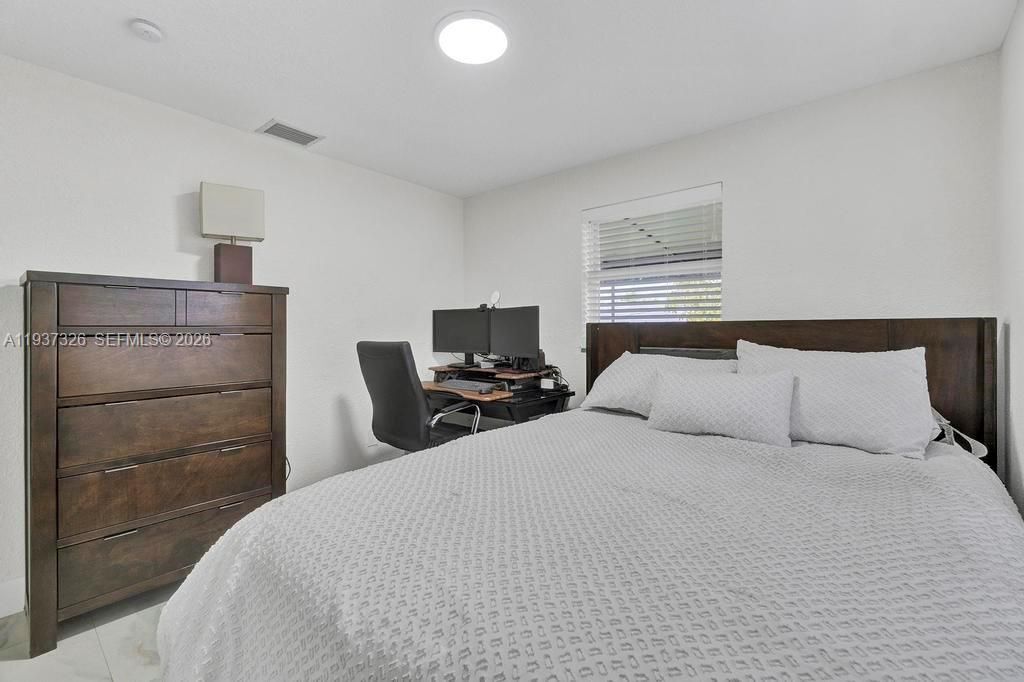 Building Photo - 6470 SW 27th St