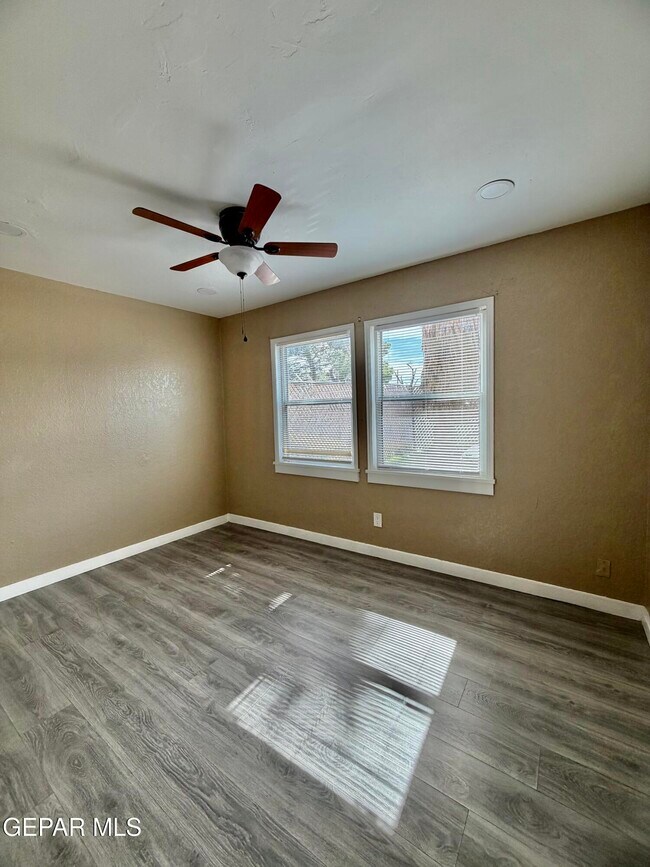 Building Photo - 601 Lomaland Dr