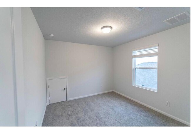 Building Photo - 201 LT Rusty Dr