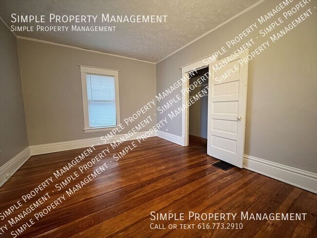 Building Photo - 1036 Lafayette Ave NE