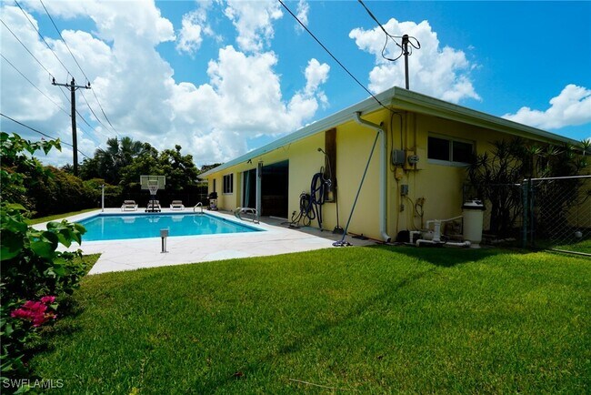 Primary Photo - 1351 Oaklawn Ct