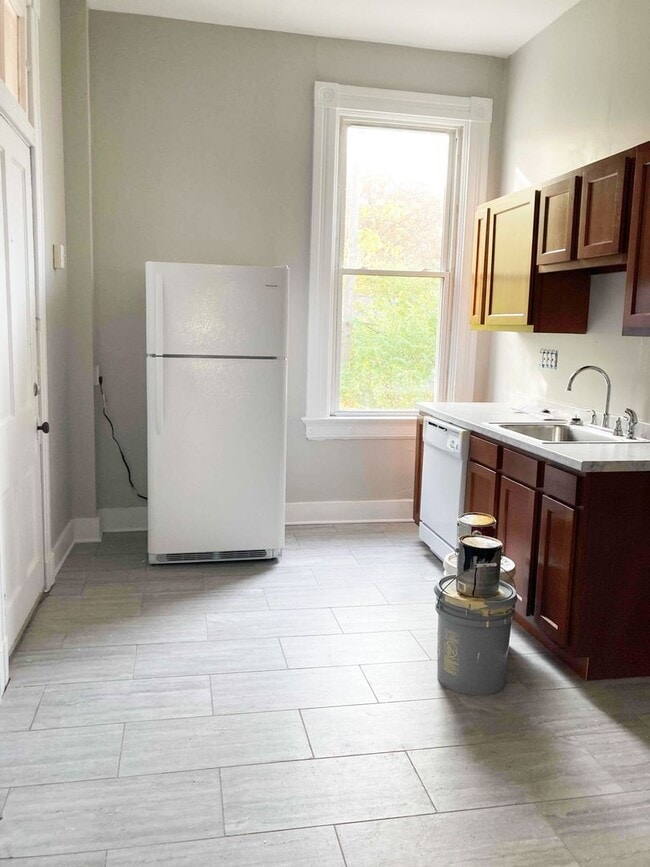 Building Photo - 3221 Bishop St