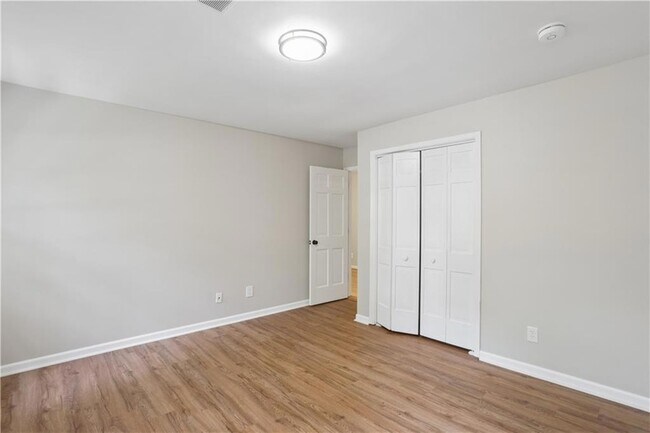 Building Photo - 2063 Six Branches Dr