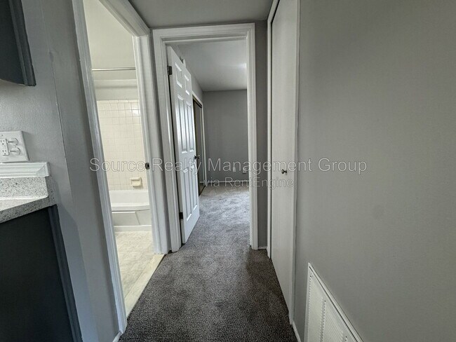 Building Photo - 4431 Oakwood