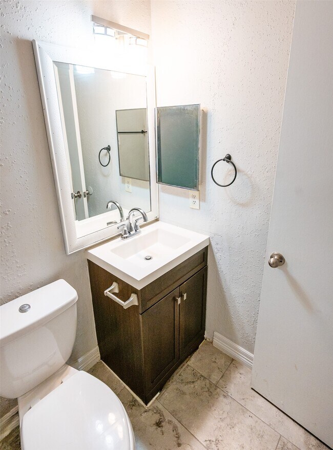 Building Photo - 2022 Crosscoach Ln