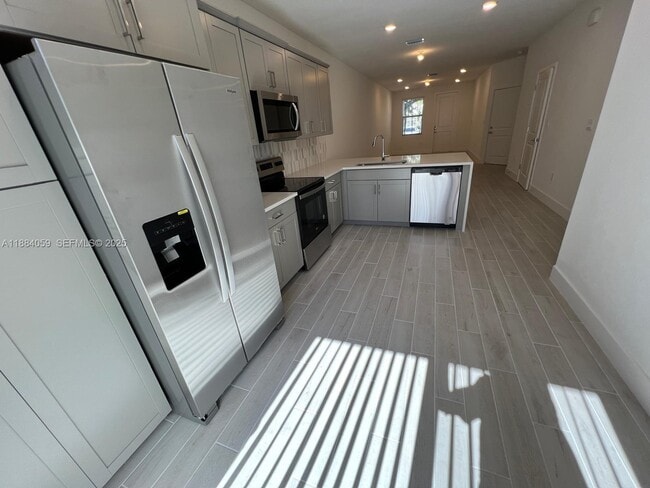 Building Photo - 109 SW 170th Ave