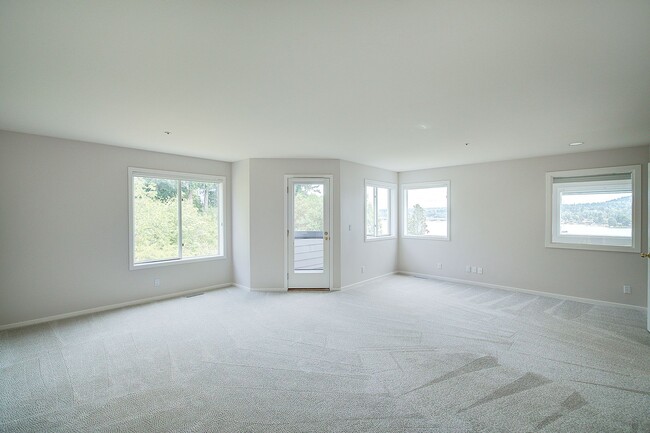 Building Photo - 4bd/3.5ba Mercer Island Home