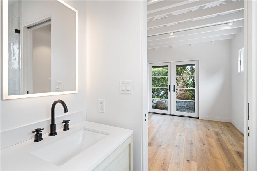 Bathroom toward bedroom - 4027 Moore St