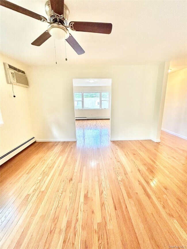 Building Photo - 164 Rossiter Ave