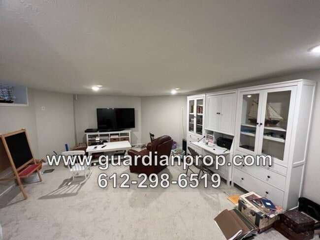 Building Photo - Highland Park House Available December 1st...