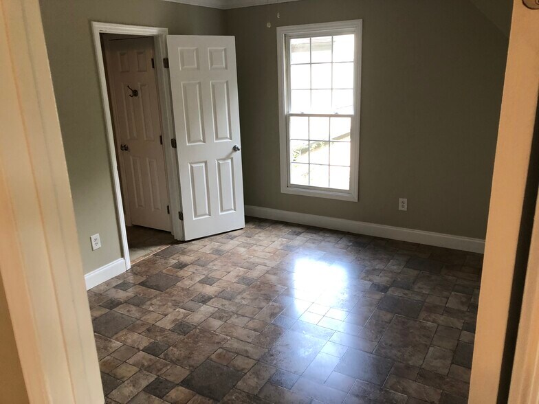 Building Photo - 1513 Hawkstone Dr