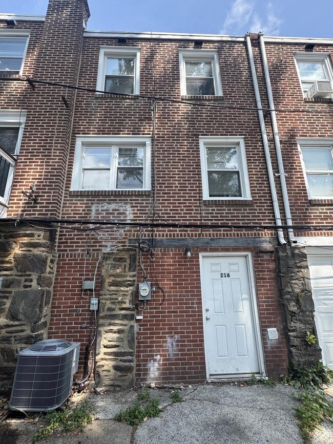Building Photo - 216 W Washington Ave