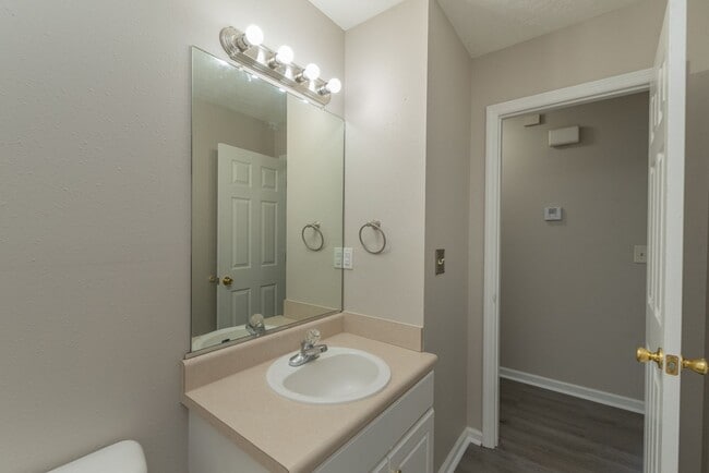 Building Photo - $1,395 - 3 bed/2 bath house for rent, fully renovated!