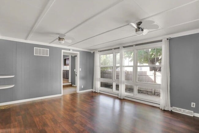 Primary Photo - 1902 Thompson St